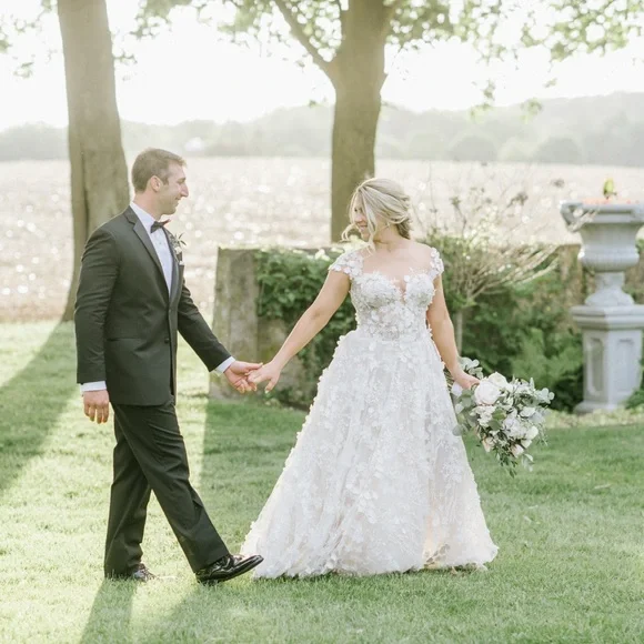 Cream Sleeveless Scoop Neck Wedding Gown